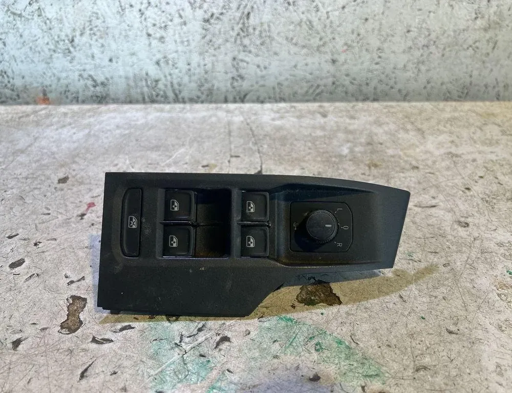 SEAT Ibiza 5 generation (2017-2023) Commutateur de commande de vitre de porte arrière droite 5G0959857F 35025151