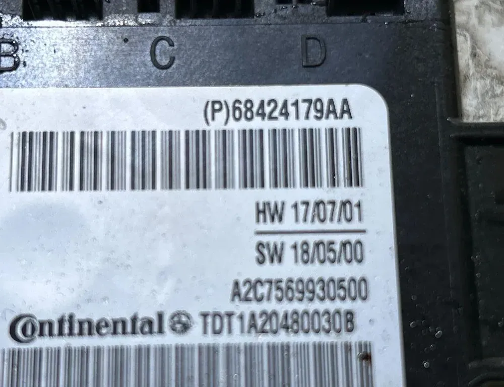 RAM Unité de commande de porte avant gauche 68424179AA 35140557