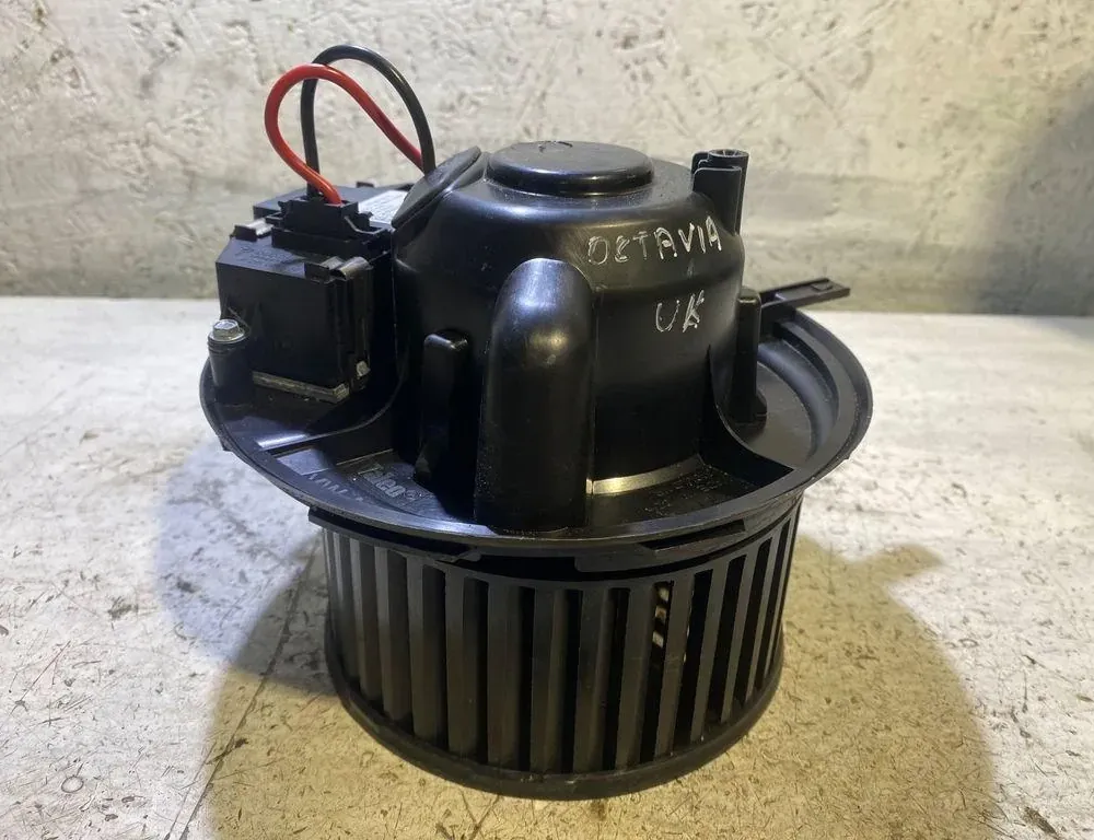 VOLKSWAGEN Golf 6 generation (2008-2015) Moteur de ventilateur de chauffage/résistance de ventilateur 1K1820015A,1K1820015F,3C0907521D,1K1820015C,3C1820015R,1K1820015L,1K1820015G,1K1820015E,2468105384,3C1820015AA,1K1820015J,307164W,3C0907521G,1K1820015Q,3C0907521F,1K1820015P,3C0907521E 35010281