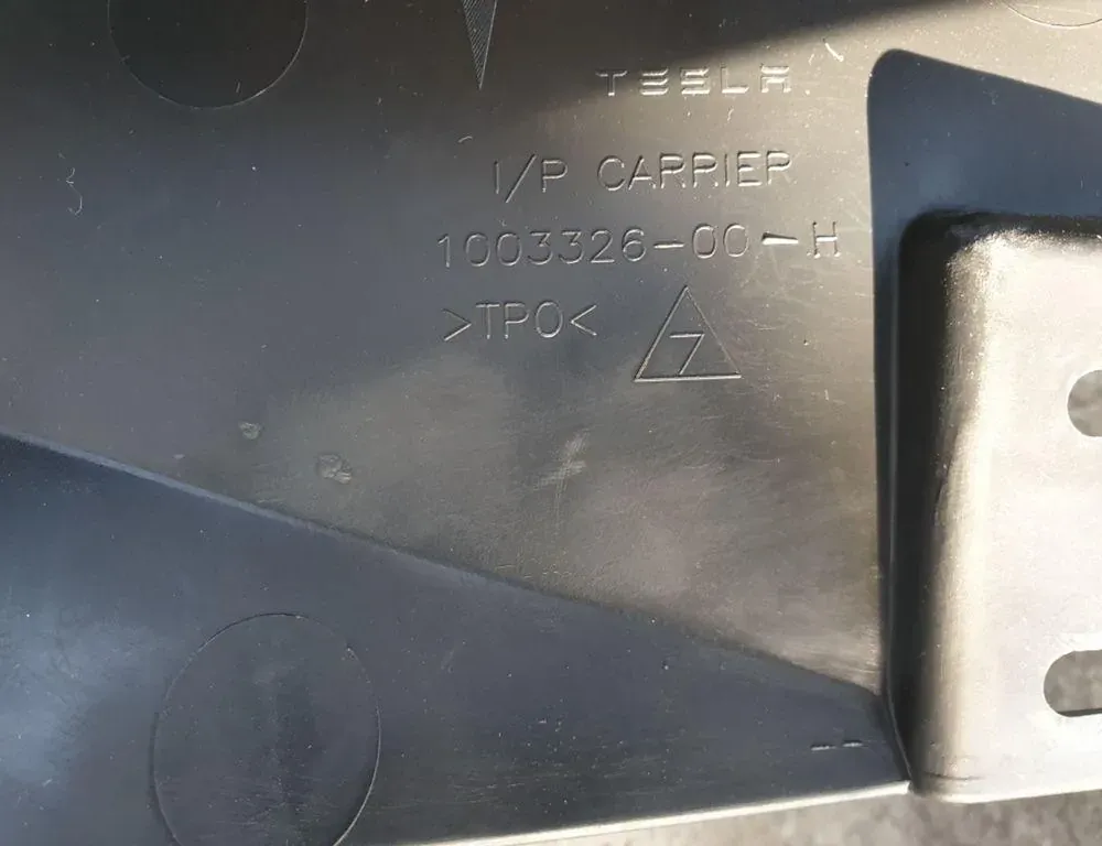 TESLA Model S 1 generation (2012-2024) Tableau de bord 1003326,100332600H 35039970