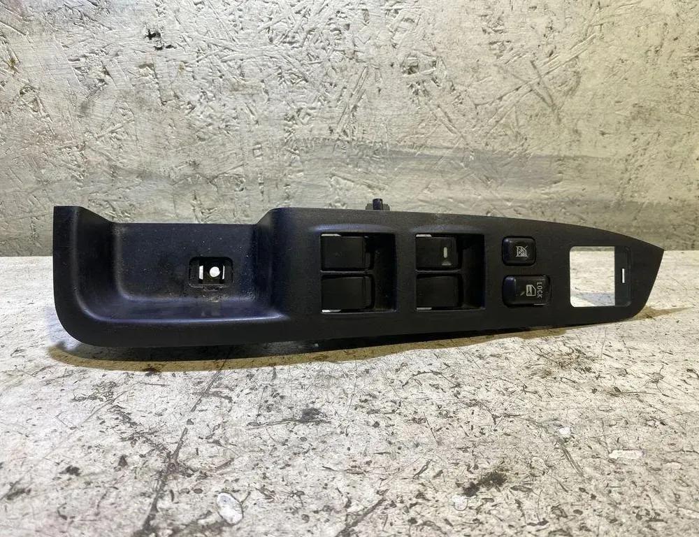 MITSUBISHI Outlander 2 generation (2005-2013) Commutateur de commande de vitre de porte arrière droite 8608A187 35032773