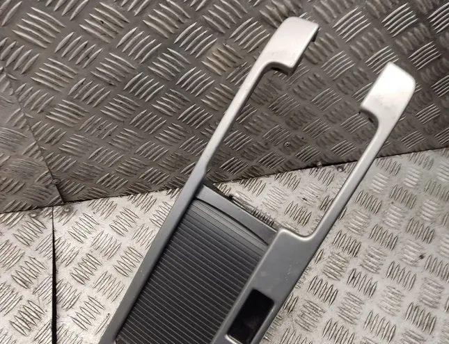 VOLVO V50 1 generation (2003-2012) Bouclier de garniture de panneau 34498575