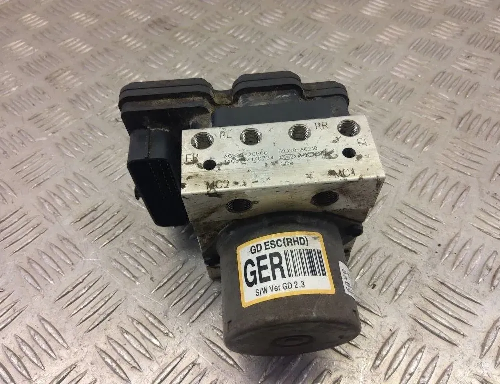 HYUNDAI i30 GD (2 generation) (2012-2017) Pompe ABS A6589-30500 31010303