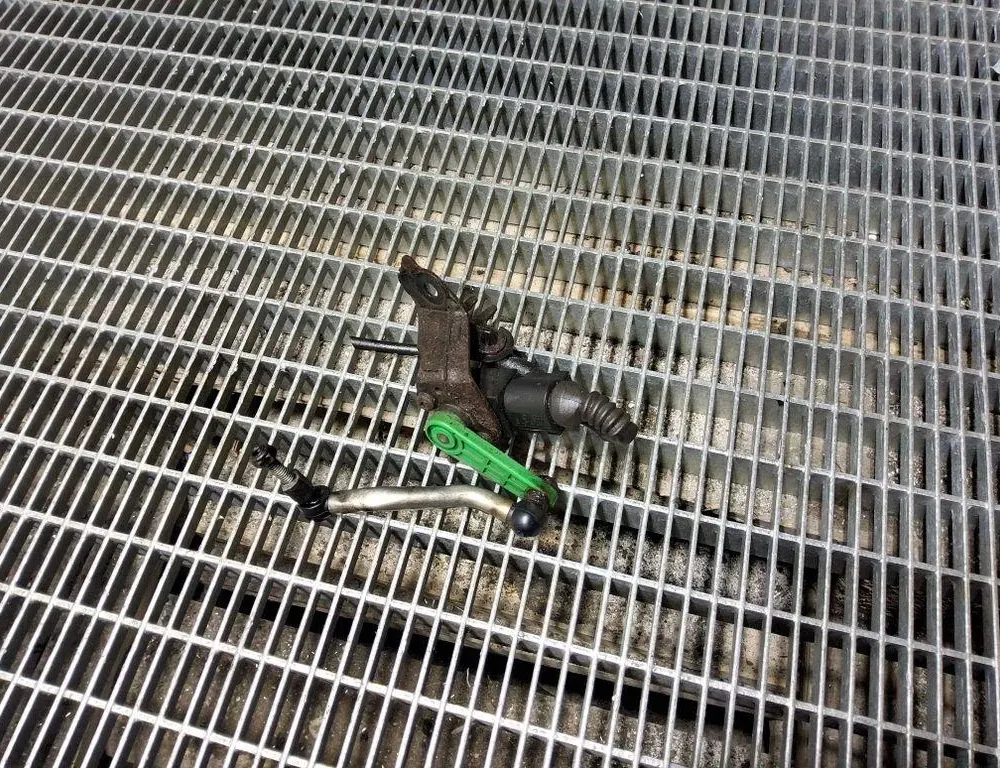 AUDI A4 B7/8E (2004-2008) Capteur de niveau avant gauche 4B0973712A 33223850