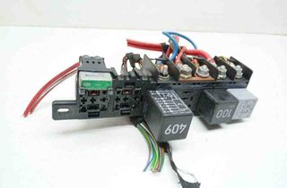 VOLKSWAGEN Golf 3 generation (1991-1998) Boîte à fusibles 8L0941822A 31386470