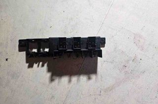 VOLKSWAGEN Passat B5 (1996-2005) Boîte à fusibles 8L0941822A 31506596