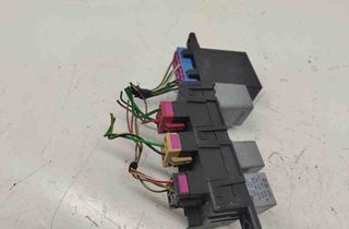 AUDI A4 B5/8D (1994-2001) Boîte à fusibles 8L0941822A 31901330