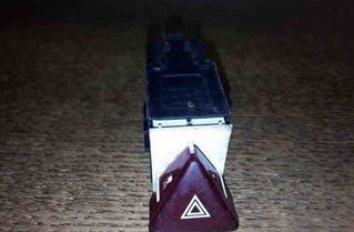 VOLKSWAGEN Passat Variant 1 generation (2010-2024) Bouton de danger 308053509 25463374