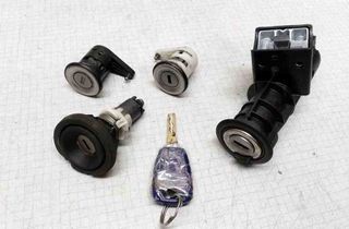 FIAT Punto 3 generation (2005-2020) Ensemble calculateur moteur 32532748