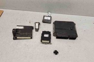 TOYOTA Verso 1 generation (2009-2015) Ensemble calculateur moteur 896900F020,890710F060,897800F030,626734000,1400289,626914000,MB1028500160,897830F010,MB1777002201,886500F111,MB2759001471,896610F141 32538698