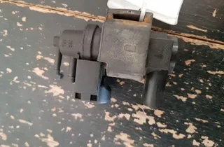 AUDI A8 D2/4D (1994-2002) Électrovanne 33854231