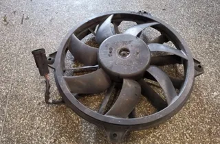 PEUGEOT 3008 2 generation (2017-2023) Radiateur de ventilateur de refroidissement du moteur 9661571480 33874816