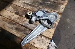 TOYOTA Corolla Verso 1 generation (2001-2009) Lève-vitre de porte arrière droite 698300F040 33875023