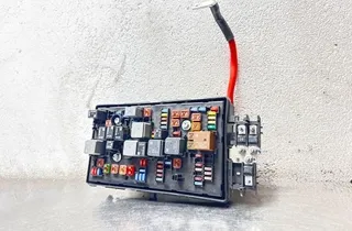 OPEL Insignia A (2008-2016) Boîte à fusibles 22933571 34470932