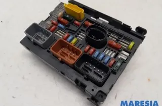 PEUGEOT 3008 1 generation (2010-2016) Boîte à fusibles 9667044980,9807028580,HW277,12174452,BSMR02 27292058