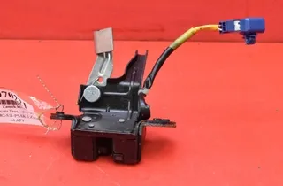 TOYOTA Yaris 3 generation (2010-2019) Verrouillage du coffre du hayon 35066479