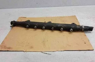 VOLVO S60 1 generation (2000-2009) Rampe de carburant 0445215010 32629700
