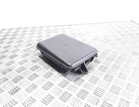 SKODA Superb 1 generation (2001-2008) Autres parties du corps 8D0927355A 28423382