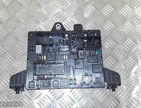 OPEL Astra J (2009-2020) Boîte à fusibles pa6gf10gb20 29310069