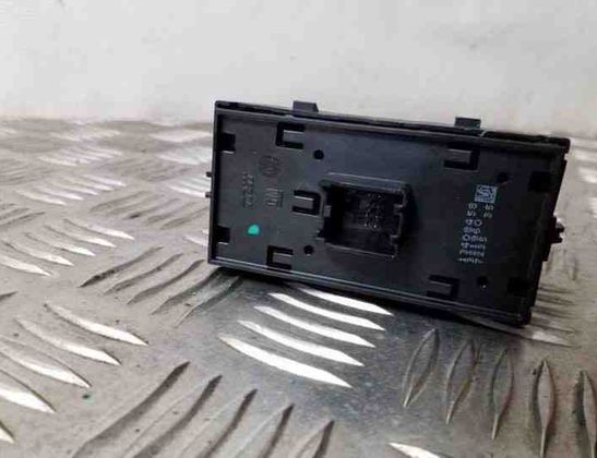 OPEL Astra K (2015-2021) Commutateurs de commande de vitre de porte arrière gauche 13408458 25146913