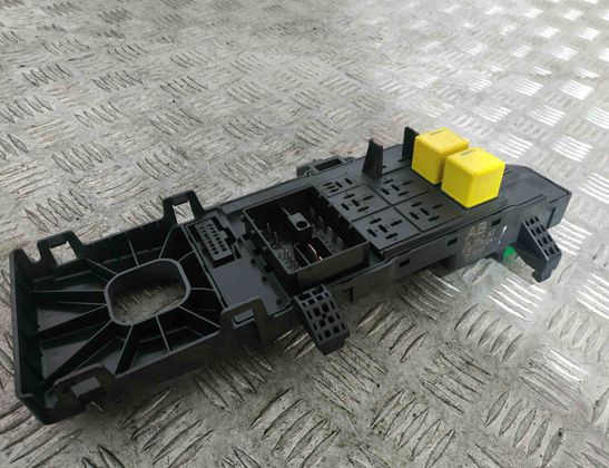 OPEL Vectra C (2002-2005) Boîte à fusibles 24443147,518777024 18131207