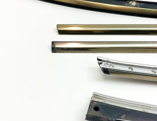 MERCEDES-BENZ SL-Class R129 (1989-2001) Garniture supérieure du pare-brise A1296700022,A1296900280,A1296900180,A1296900139,A1296900239 32931666