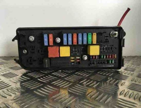 OPEL Vectra C (2002-2005) Boîte à fusibles 519068027,13144711,460023260 21446138