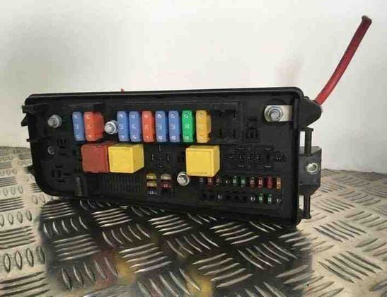 OPEL Vectra C (2002-2005) Boîte à fusibles 519068027,13144711,460023260 21446138