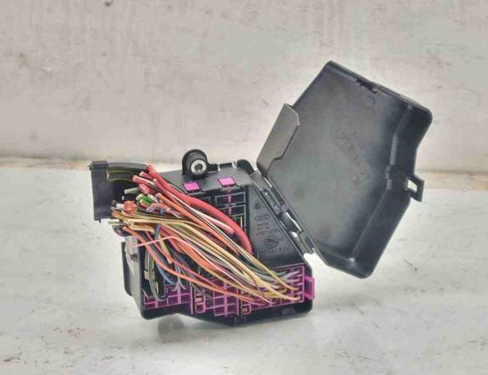 VOLKSWAGEN Passat B5 (1996-2005) Boîte à fusibles 8D1941824 31472071