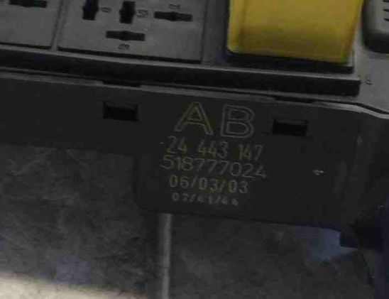 OPEL Signum C (2003-2008) Boîte à fusibles 13120953,24443147,518777024 21039137