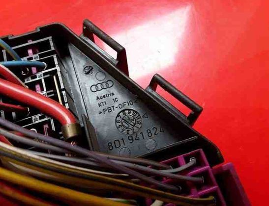 AUDI A6 C6/4F (2004-2011) Boîte à fusibles 8D1941824 25544273