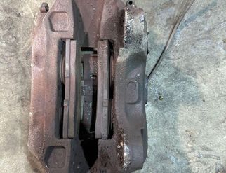 VOLKSWAGEN Touareg 2 generation (2010-2018) Étrier de frein avant gauche 7P6615105 32854159