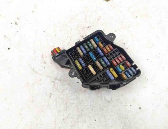 AUDI A4 B8/8K (2011-2016) Boîte à fusibles 8D1941824 31484792