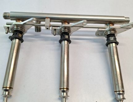 MERCEDES-BENZ E-Class W213/S213/C238/A238 (2016-2024) Rail de carburant côté droit A2760700500,A2760781345,A2560700187,A2760704295 32967477