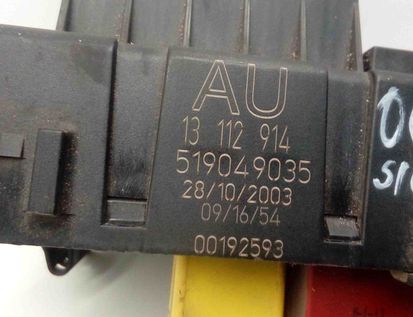 OPEL Signum C (2003-2008) Boîte à fusibles 13112914 28631655