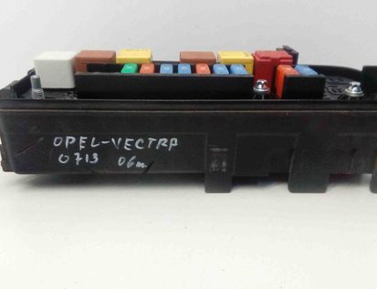 OPEL Vectra C (2002-2005) Boîte à fusibles 460023260 28631741