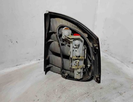 OPEL Vectra C (2002-2005) Feu arrière gauche 13131001 28636070