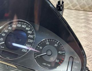MERCEDES-BENZ E-Class W211/S211 (2002-2009) Compteur de vitesse A2115400447 32978390