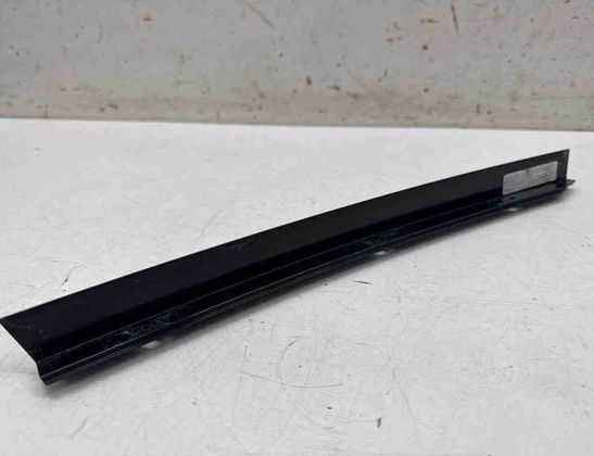 BMW iX3 1 generation (G08) (2020-2024) Moulure de fenêtre de porte arrière gauche 7410049 31390987