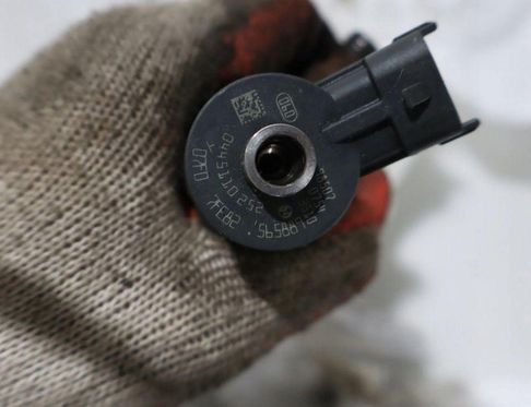 PEUGEOT 207 1 generation (2006-2009) Injecteur de carburant 0445110252 32892905