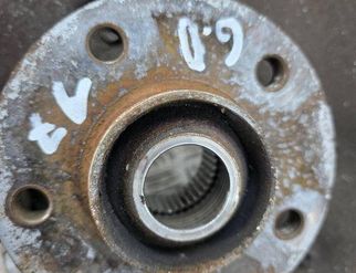 AUDI A7 C7/4G (2010-2020) Moyeu de roue arrière droit 8R0505436C 32969955